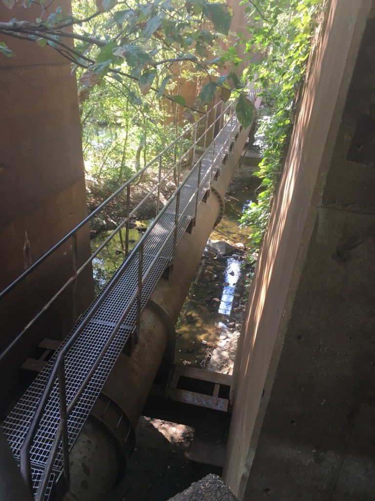 A path made of grates above a pipeline is shown from above. 