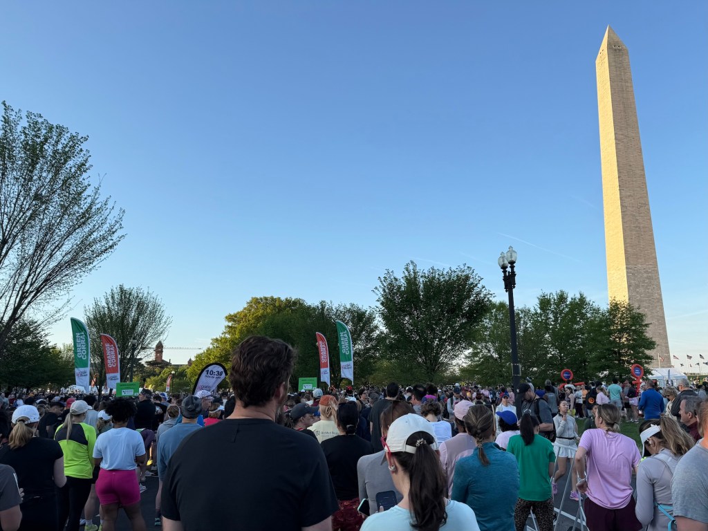Race start with the Washington Monument to the right.